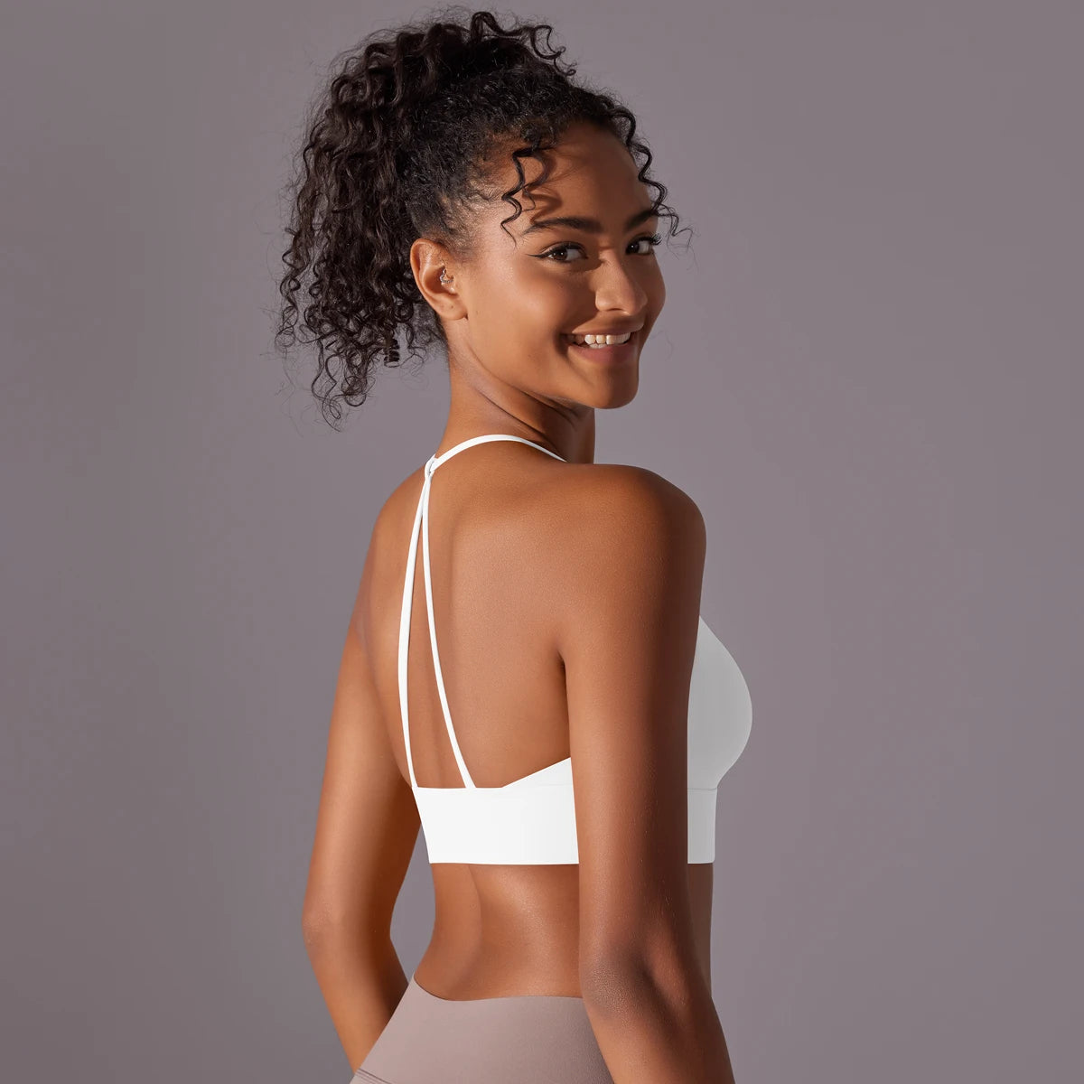 Top Triangular con Tirante al Cuello Top Triangular con Tirante al Cuello