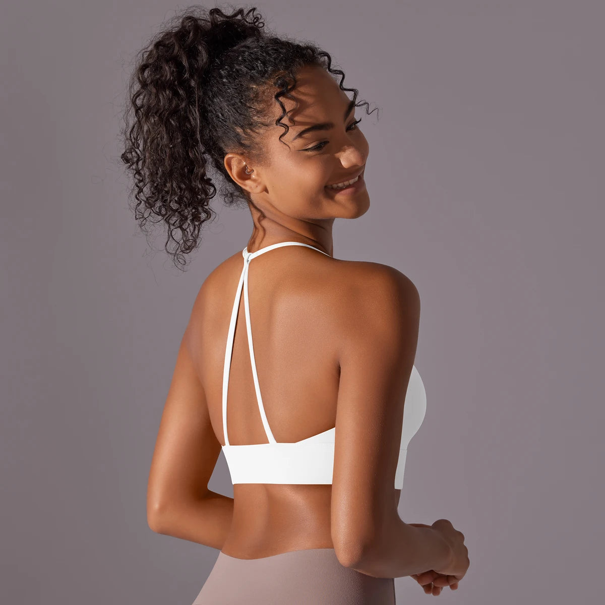 Top Triangular con Tirante al Cuello Top Triangular con Tirante al Cuello