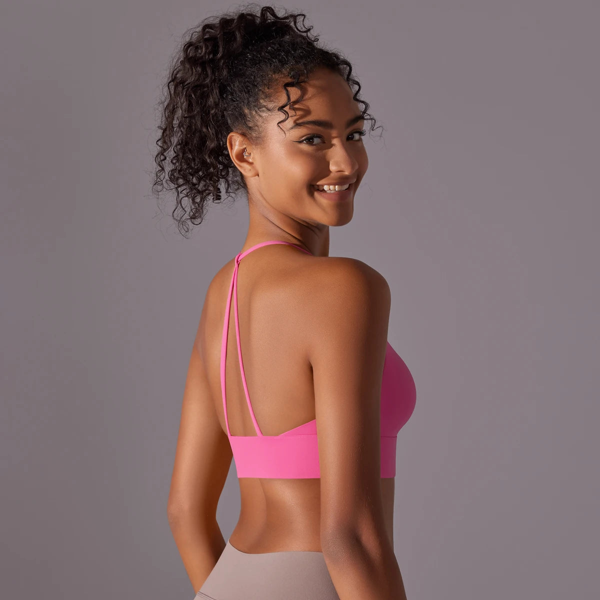 Top Triangular con Tirante al Cuello Top Triangular con Tirante al Cuello