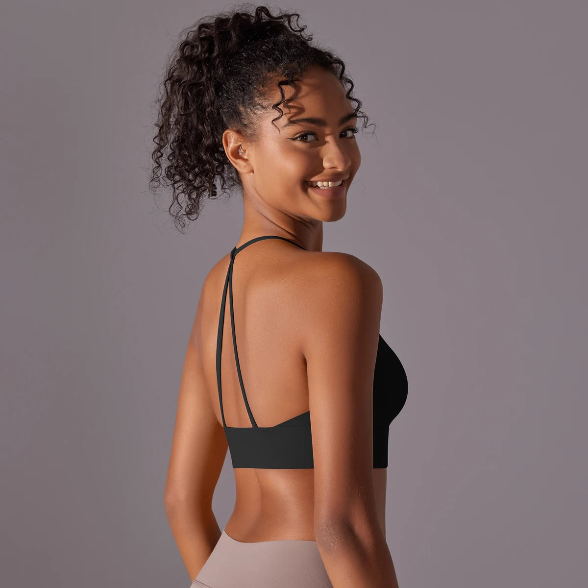 Top Triangular con Tirante al Cuello Top Triangular con Tirante al Cuello