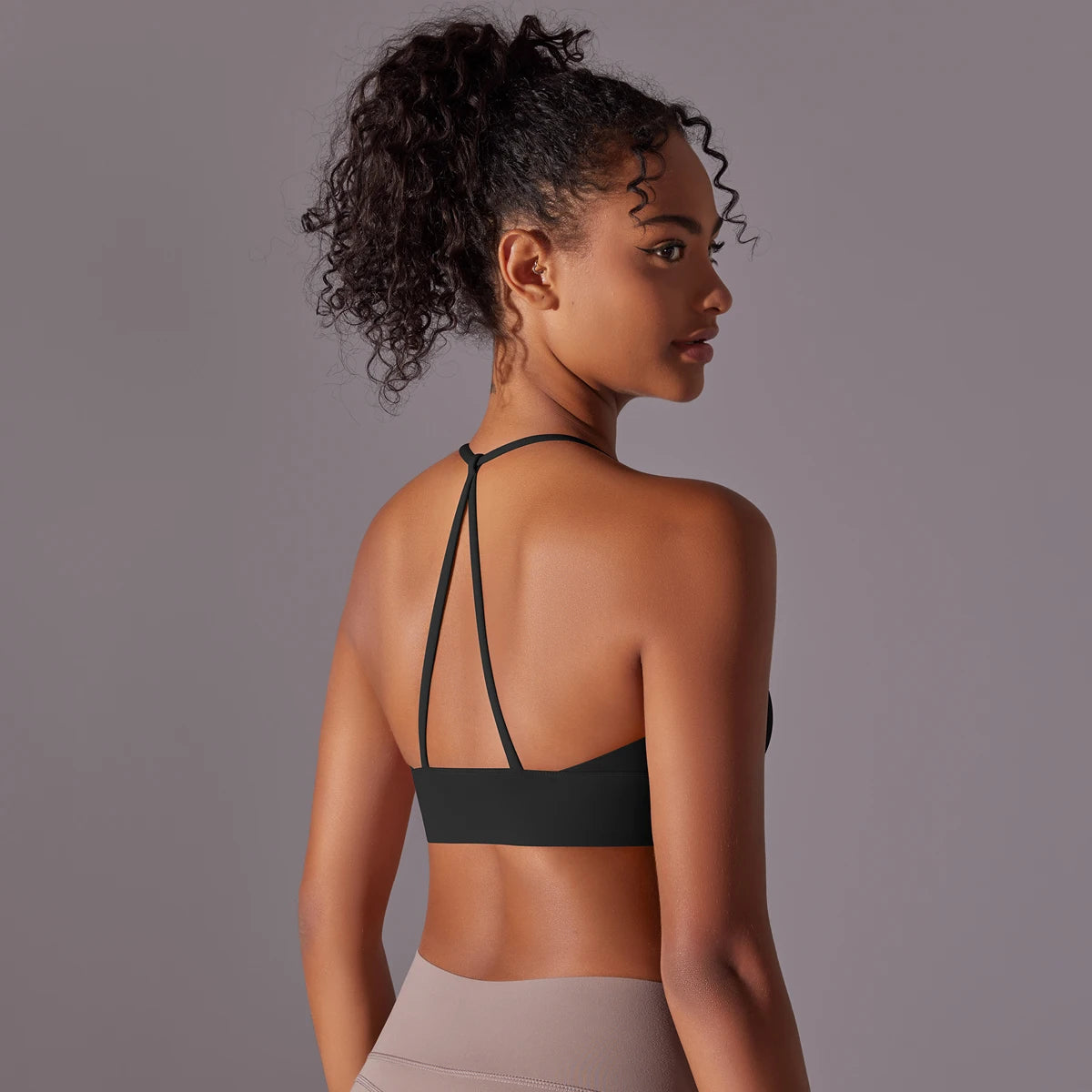 Top Triangular con Tirante al Cuello Top Triangular con Tirante al Cuello