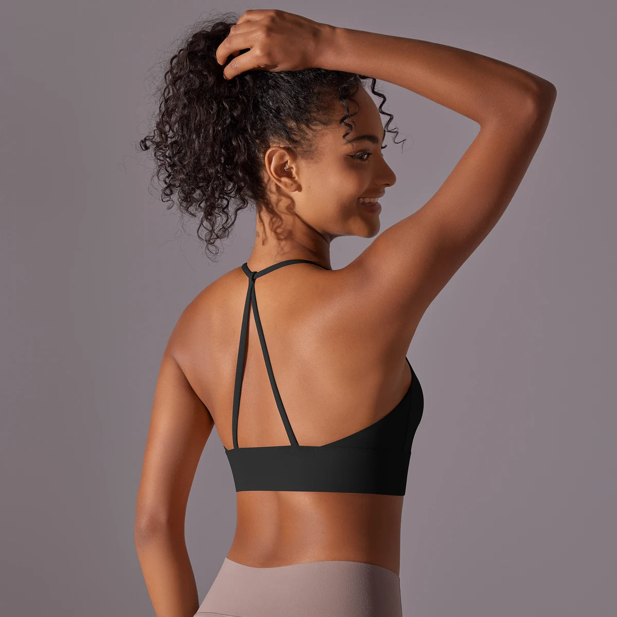 Top Triangular con Tirante al Cuello Top Triangular con Tirante al Cuello