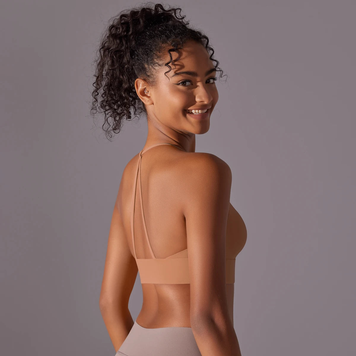 Top Triangular con Tirante al Cuello Top Triangular con Tirante al Cuello