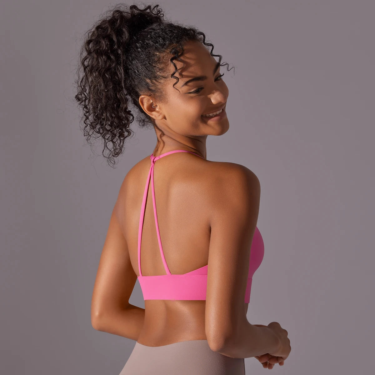 Top Triangular con Tirante al Cuello Top Triangular con Tirante al Cuello